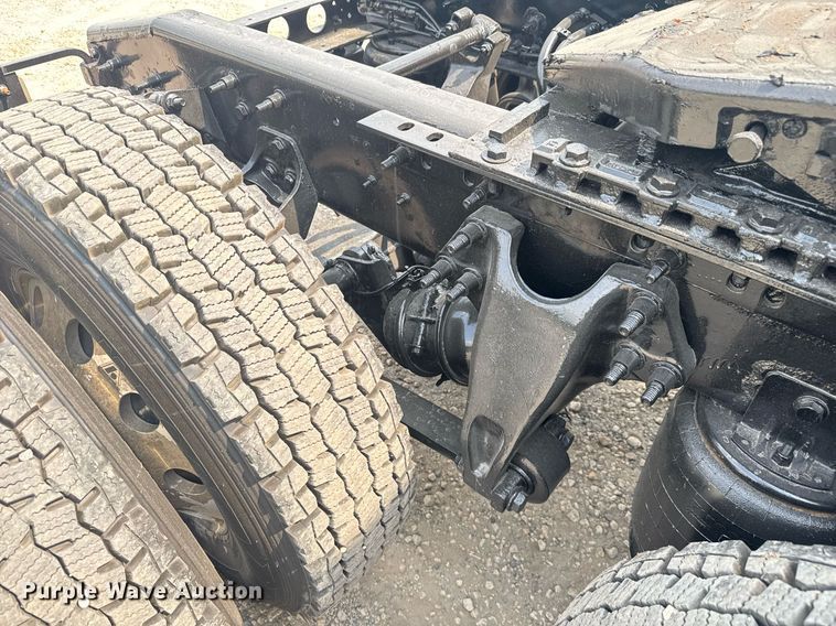 image for item EC3652 2020 International LT625 semi truck