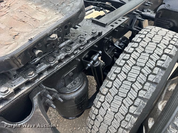 image for item EC3652 2020 International LT625 semi truck