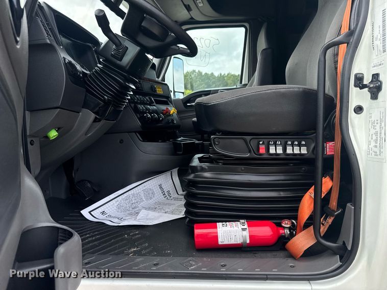 image for item EC3652 2020 International LT625 semi truck