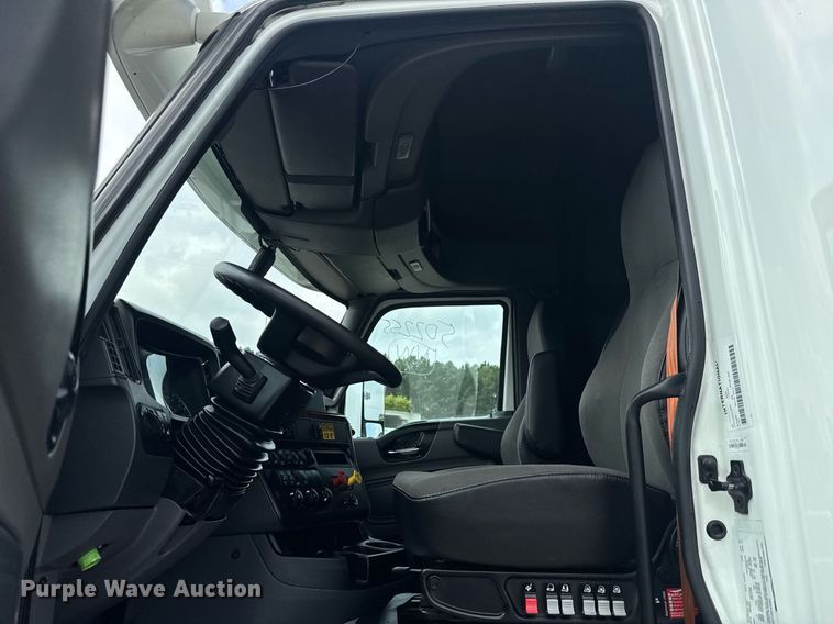 image for item EC3652 2020 International LT625 semi truck