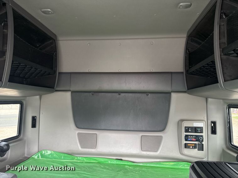 image for item EC3652 2020 International LT625 semi truck