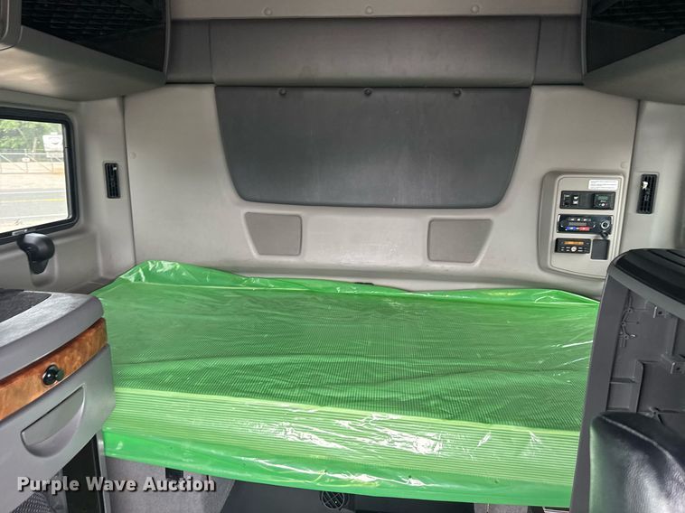 image for item EC3652 2020 International LT625 semi truck