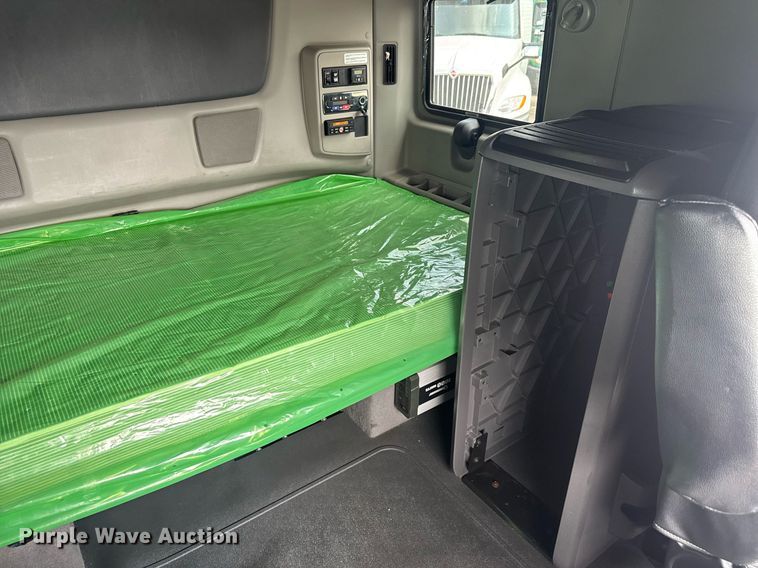 image for item EC3652 2020 International LT625 semi truck