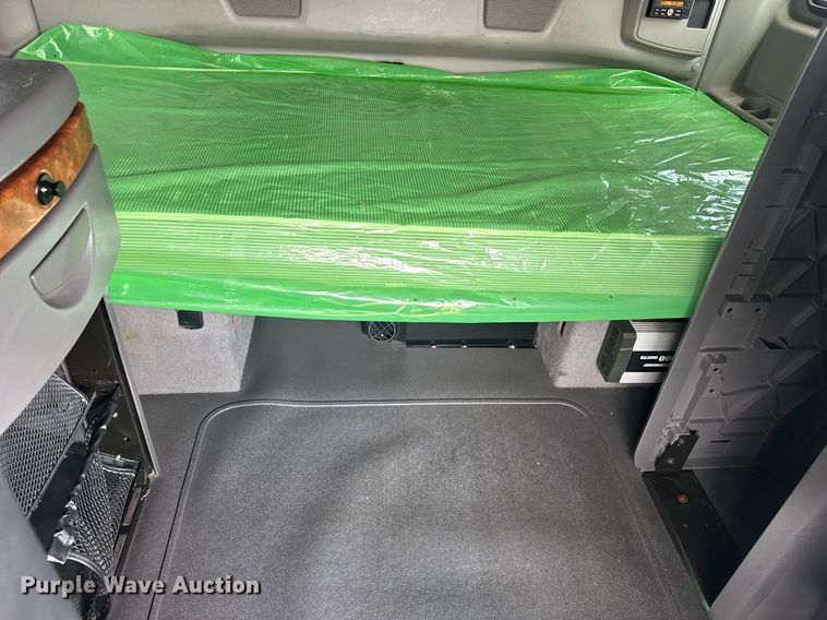 image for item EC3652 2020 International LT625 semi truck