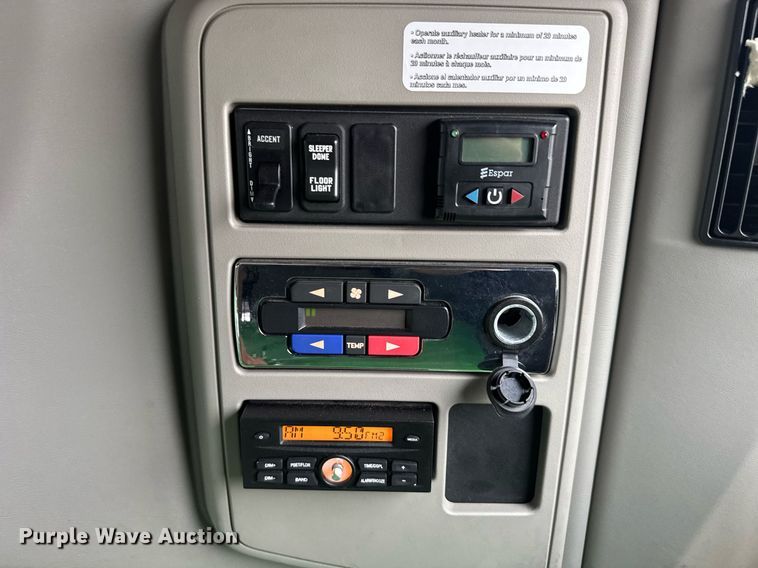 image for item EC3652 2020 International LT625 semi truck