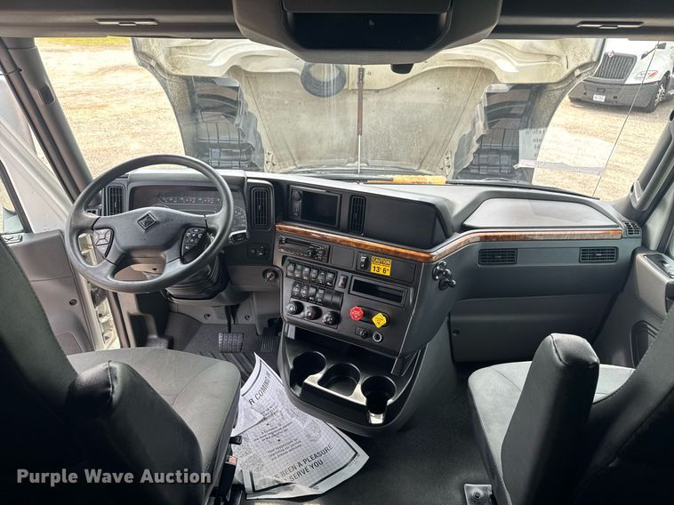 image for item EC3652 2020 International LT625 semi truck