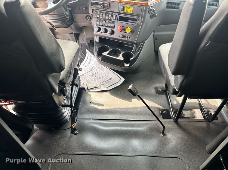 image for item EC3652 2020 International LT625 semi truck