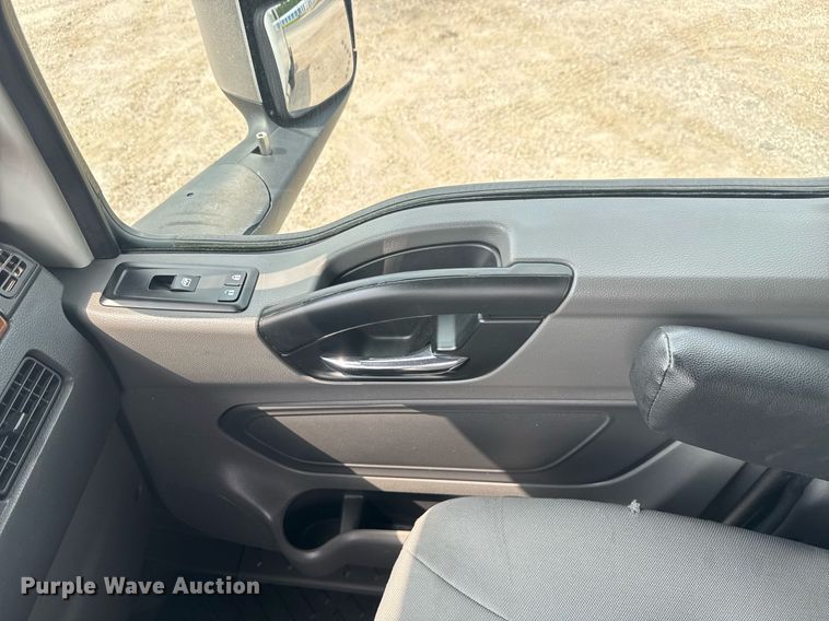 image for item EC3652 2020 International LT625 semi truck