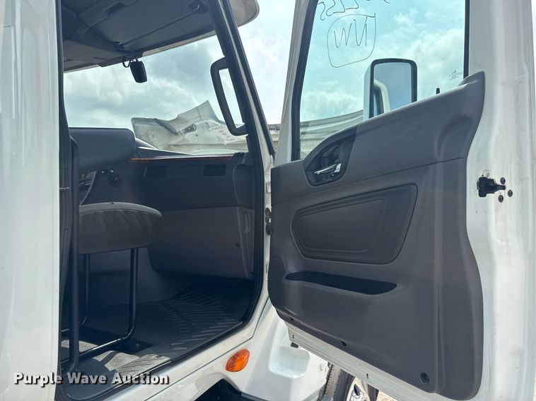 image for item EC3652 2020 International LT625 semi truck