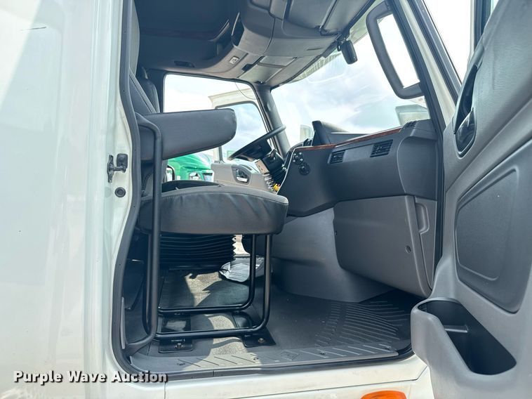 image for item EC3652 2020 International LT625 semi truck