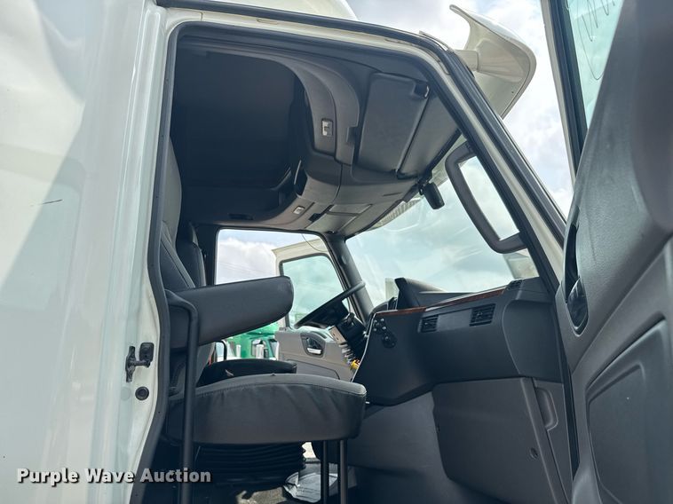 image for item EC3652 2020 International LT625 semi truck