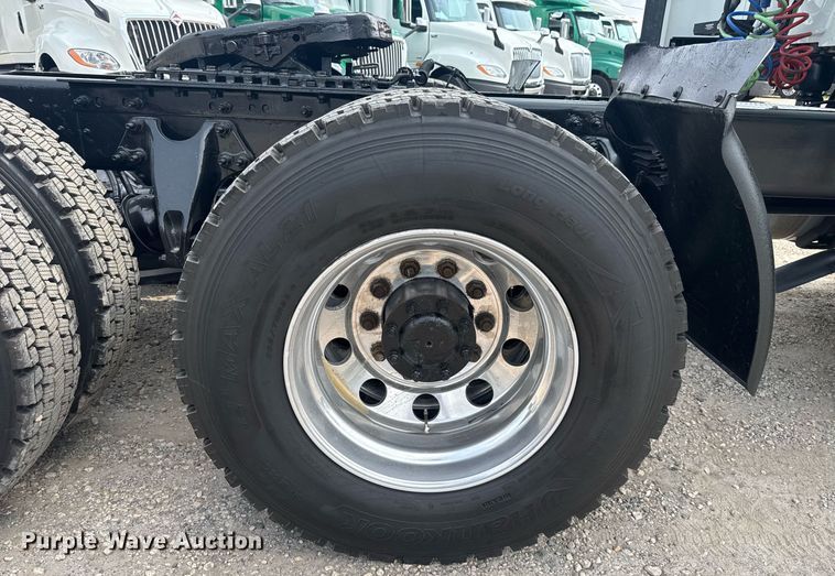 image for item EC3652 2020 International LT625 semi truck