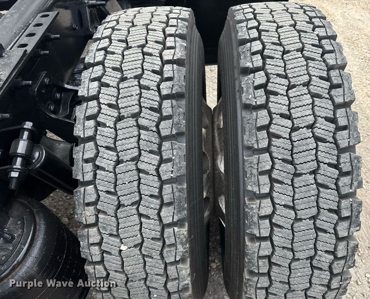 image for item EC3652 2020 International LT625 semi truck