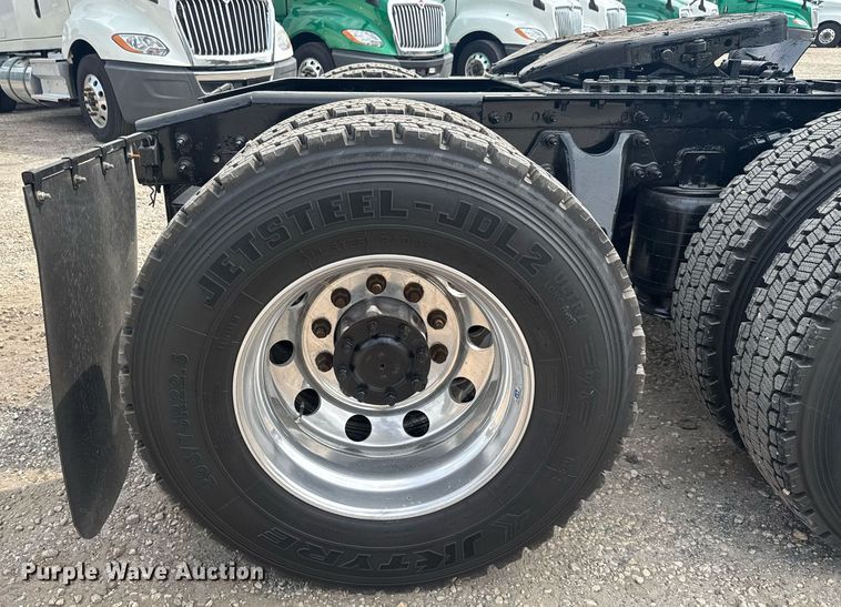 image for item EC3652 2020 International LT625 semi truck