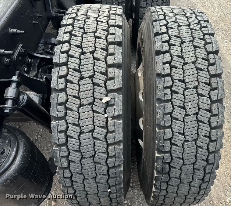 image for item EC3652 2020 International LT625 semi truck