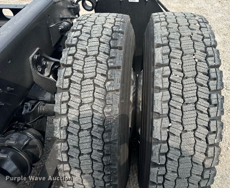 image for item EC3652 2020 International LT625 semi truck