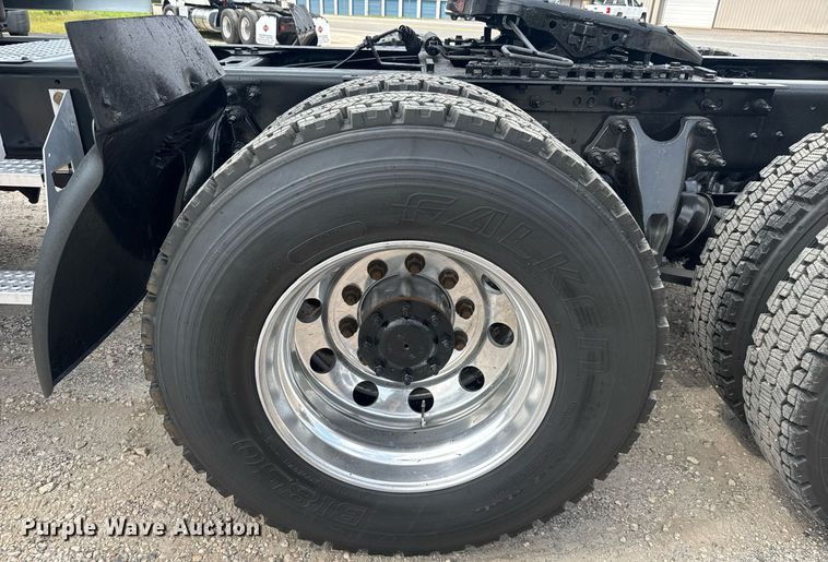 image for item EC3652 2020 International LT625 semi truck