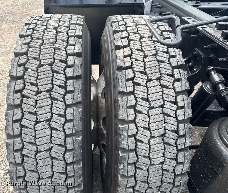 image for item EC3652 2020 International LT625 semi truck