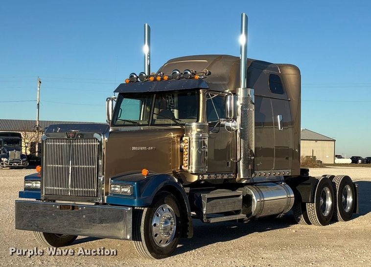 image for item ED2461 2005 Western Star 4900 semi truck