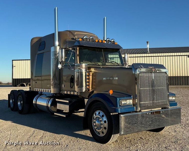 image for item ED2461 2005 Western Star 4900 semi truck