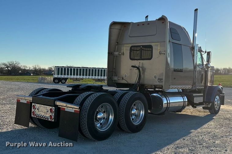 image for item ED2461 2005 Western Star 4900 semi truck