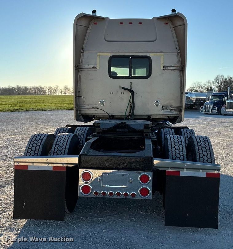 image for item ED2461 2005 Western Star 4900 semi truck