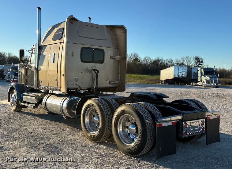 image for item ED2461 2005 Western Star 4900 semi truck