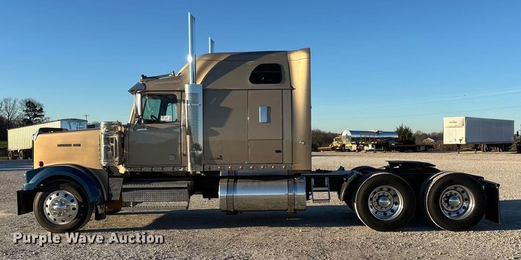 image for item ED2461 2005 Western Star 4900 semi truck