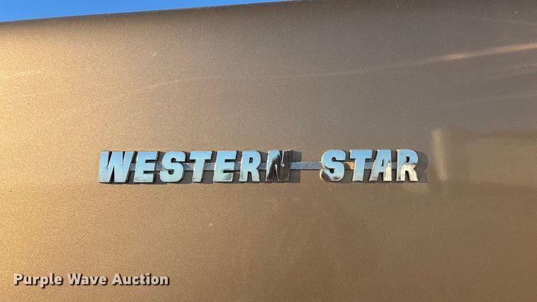 image for item ED2461 2005 Western Star 4900 semi truck