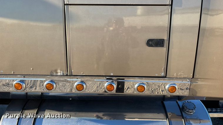 image for item ED2461 2005 Western Star 4900 semi truck