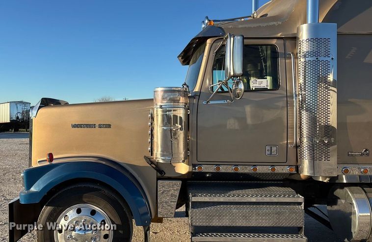 image for item ED2461 2005 Western Star 4900 semi truck