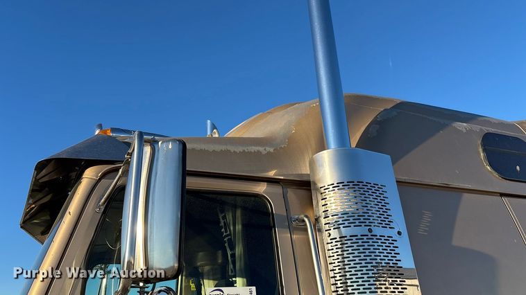 image for item ED2461 2005 Western Star 4900 semi truck