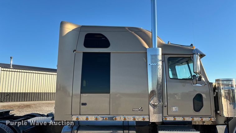 image for item ED2461 2005 Western Star 4900 semi truck