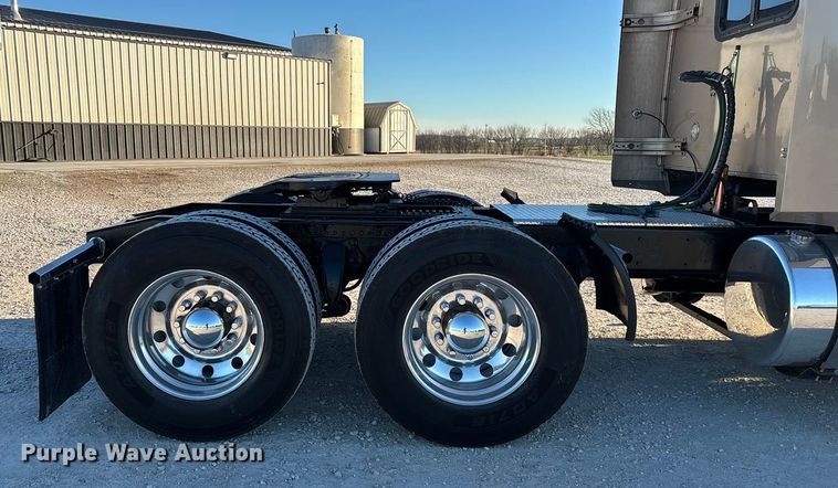 image for item ED2461 2005 Western Star 4900 semi truck