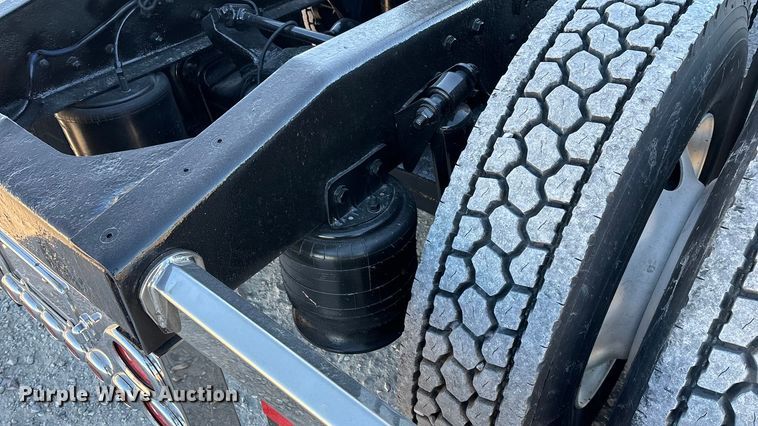 image for item ED2461 2005 Western Star 4900 semi truck