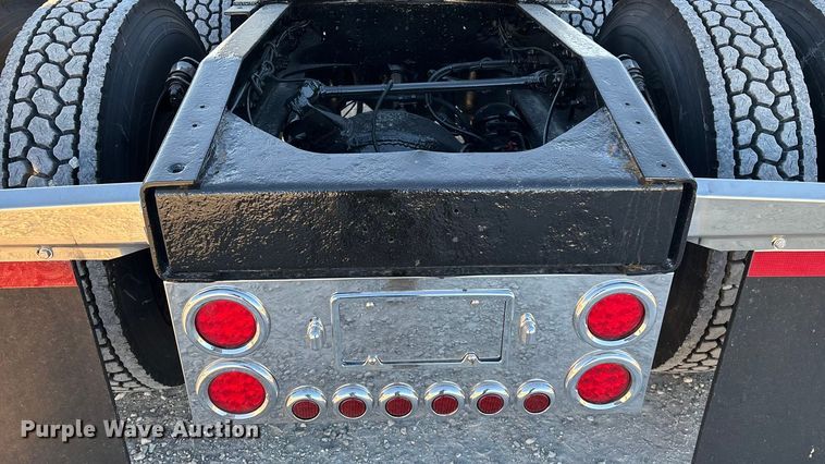 image for item ED2461 2005 Western Star 4900 semi truck