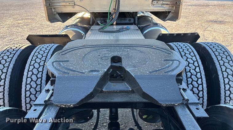 image for item ED2461 2005 Western Star 4900 semi truck