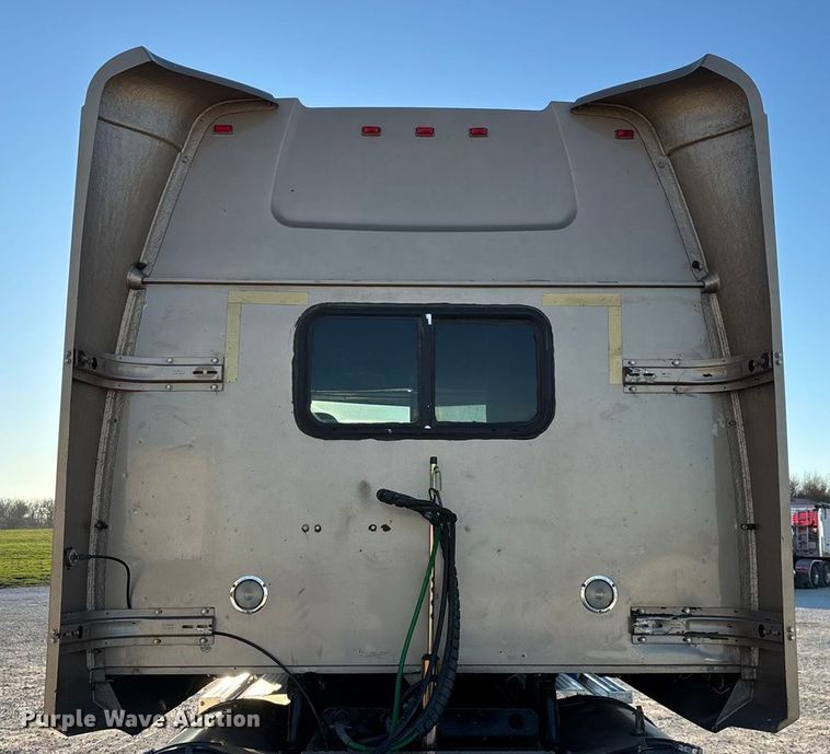 image for item ED2461 2005 Western Star 4900 semi truck