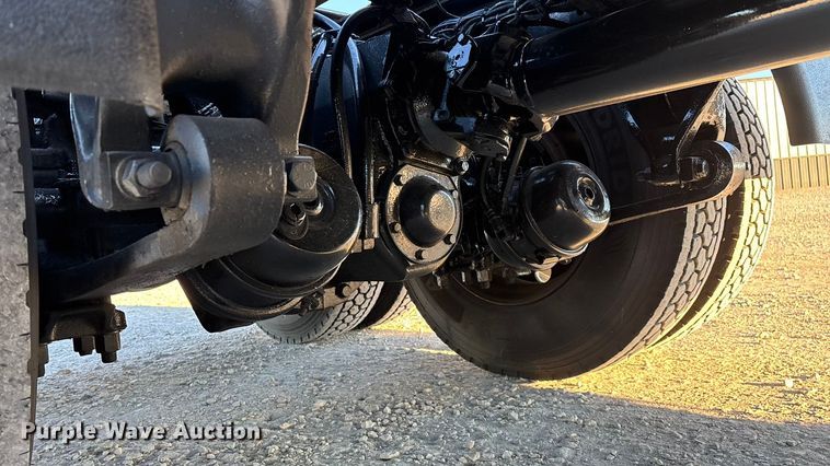 image for item ED2461 2005 Western Star 4900 semi truck