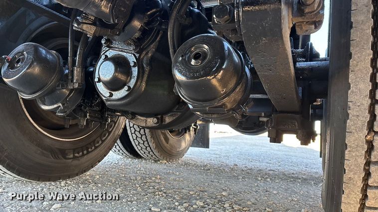 image for item ED2461 2005 Western Star 4900 semi truck