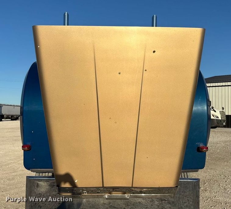 image for item ED2461 2005 Western Star 4900 semi truck