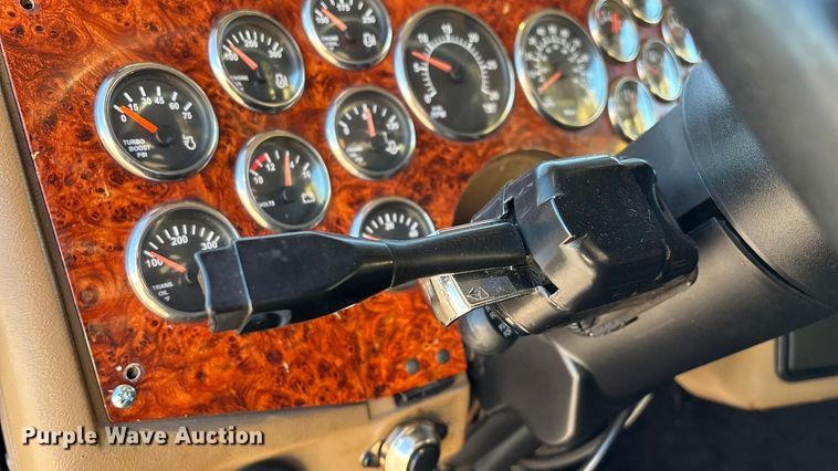 image for item ED2461 2005 Western Star 4900 semi truck