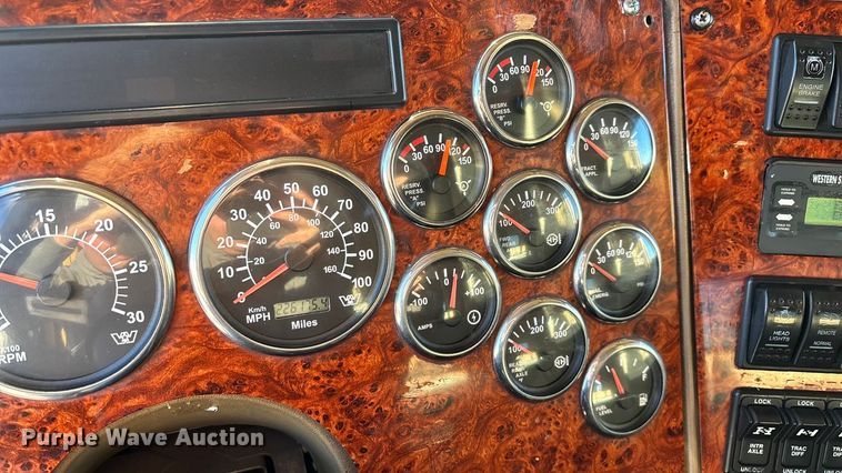 image for item ED2461 2005 Western Star 4900 semi truck