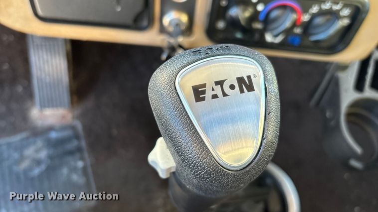 image for item ED2461 2005 Western Star 4900 semi truck