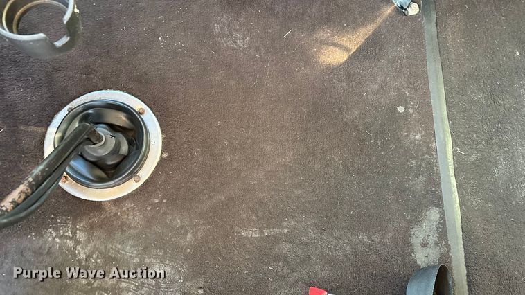 image for item ED2461 2005 Western Star 4900 semi truck