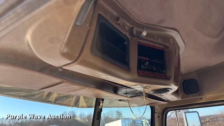 image for item ED2461 2005 Western Star 4900 semi truck