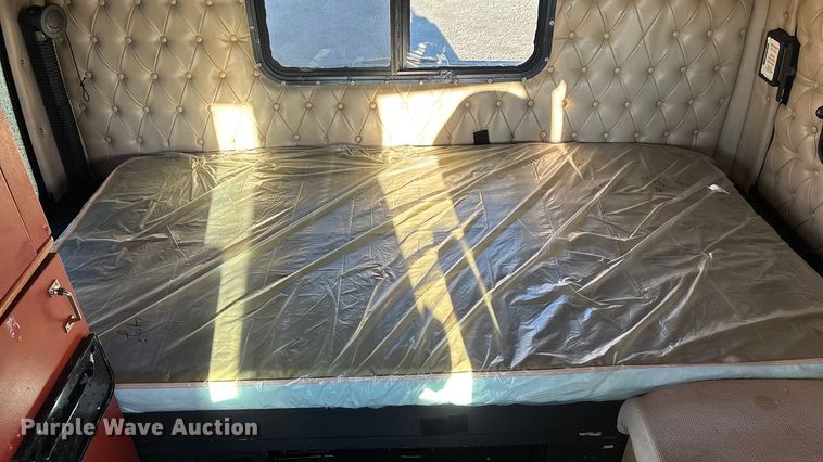 image for item ED2461 2005 Western Star 4900 semi truck