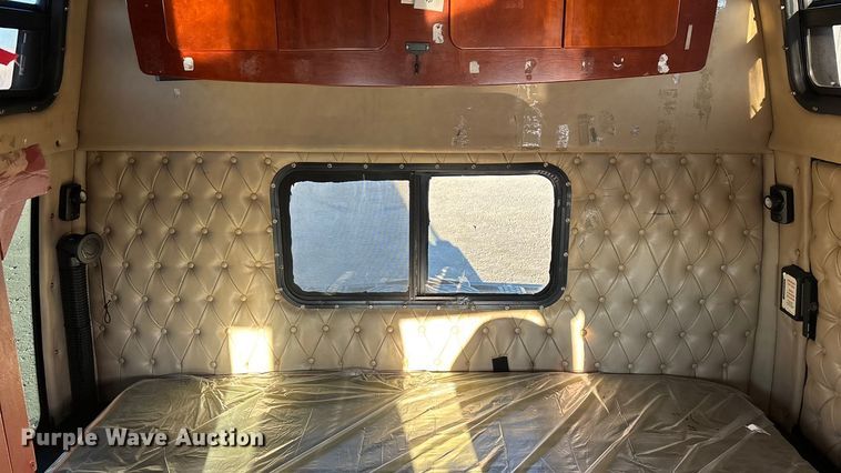 image for item ED2461 2005 Western Star 4900 semi truck