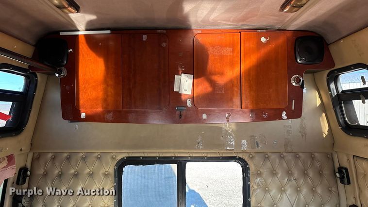 image for item ED2461 2005 Western Star 4900 semi truck