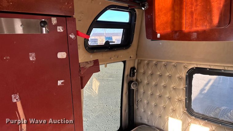 image for item ED2461 2005 Western Star 4900 semi truck